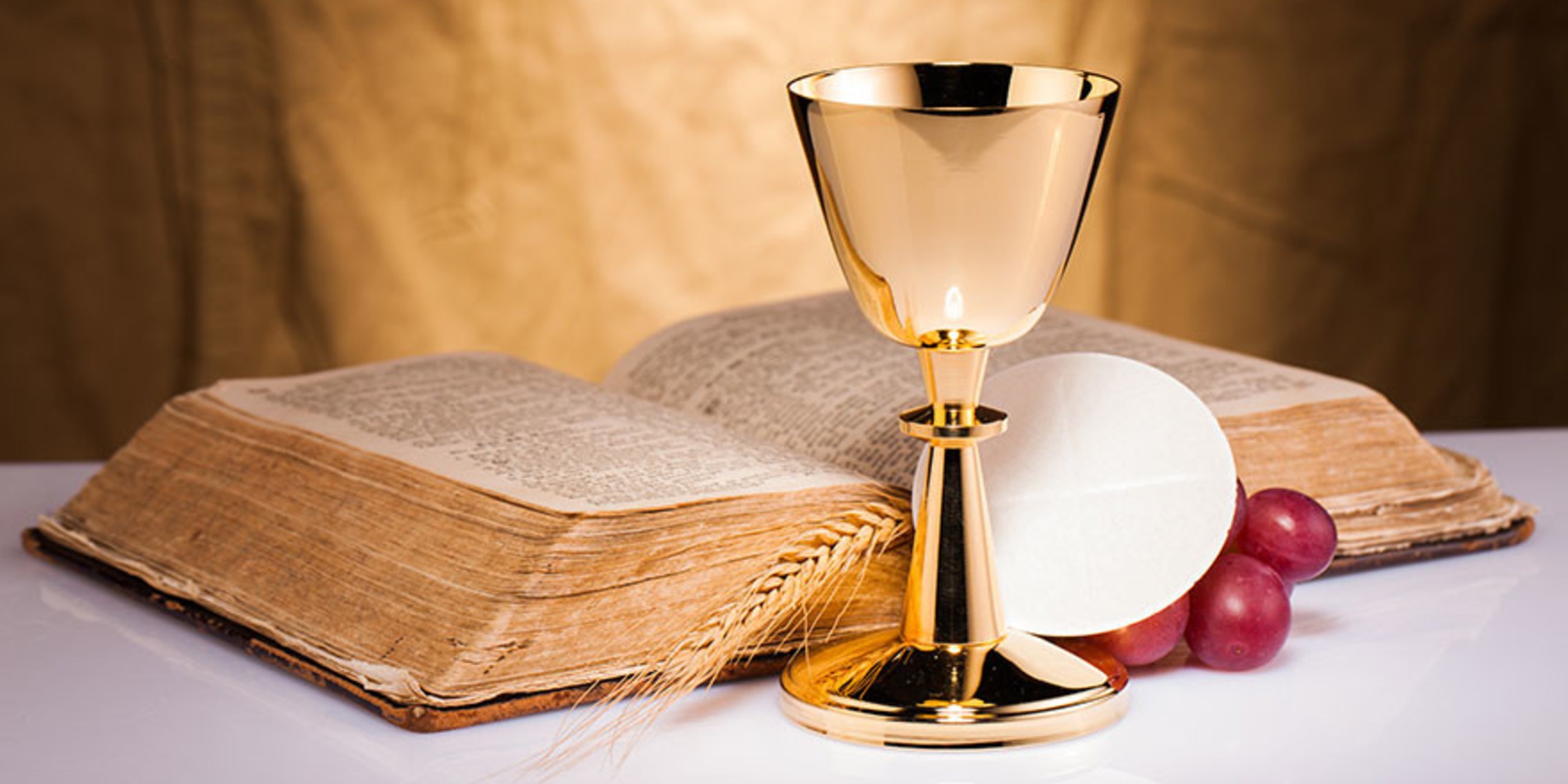 serving-at-mass-cathedral-of-the-annunciation